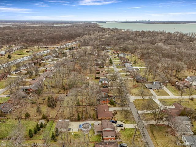 20766 Hcl Jackson, Grosse Ile Township, MI 48138