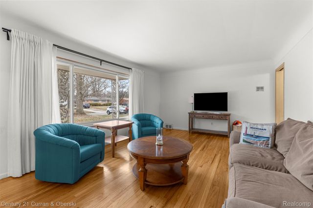 20766 Hcl Jackson, Grosse Ile Township, MI 48138