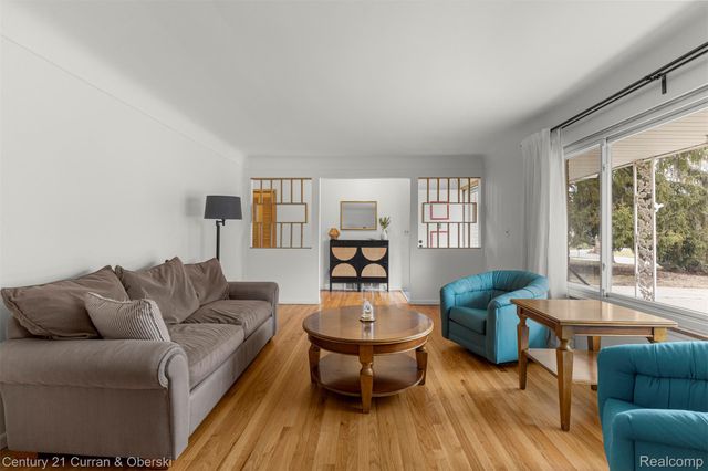 20766 Hcl Jackson, Grosse Ile Township, MI 48138