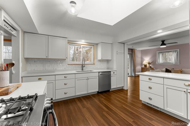 20766 Hcl Jackson, Grosse Ile Township, MI 48138