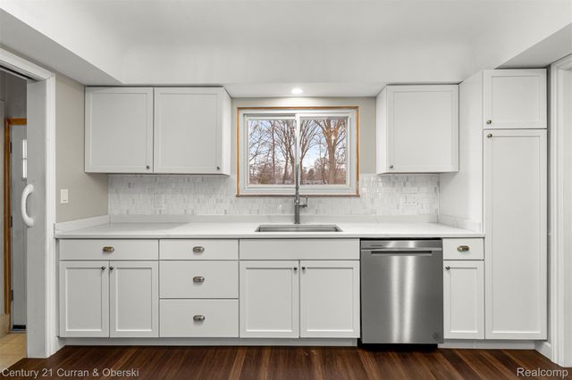 20766 Hcl Jackson, Grosse Ile Township, MI 48138