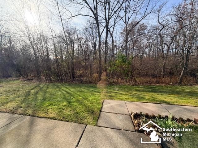 27328 Hidden Oaks Drive, Trenton, MI 48183