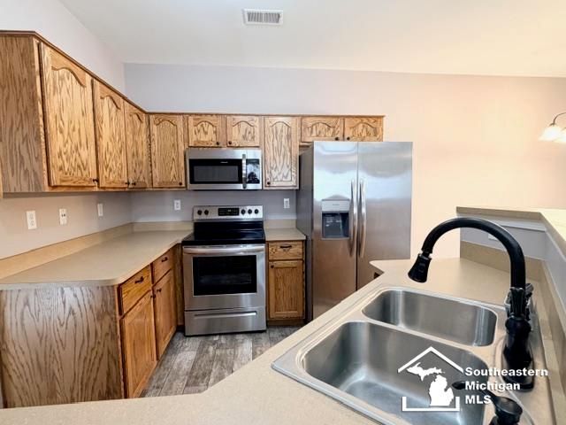 27328 Hidden Oaks Drive, Trenton, MI 48183