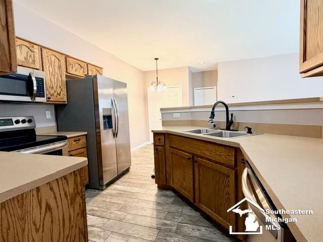 27328 Hidden Oaks Drive, Trenton, MI 48183