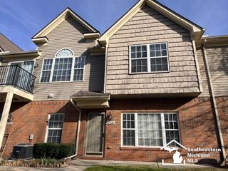 27328 Hidden Oaks Drive, Trenton, MI 48183