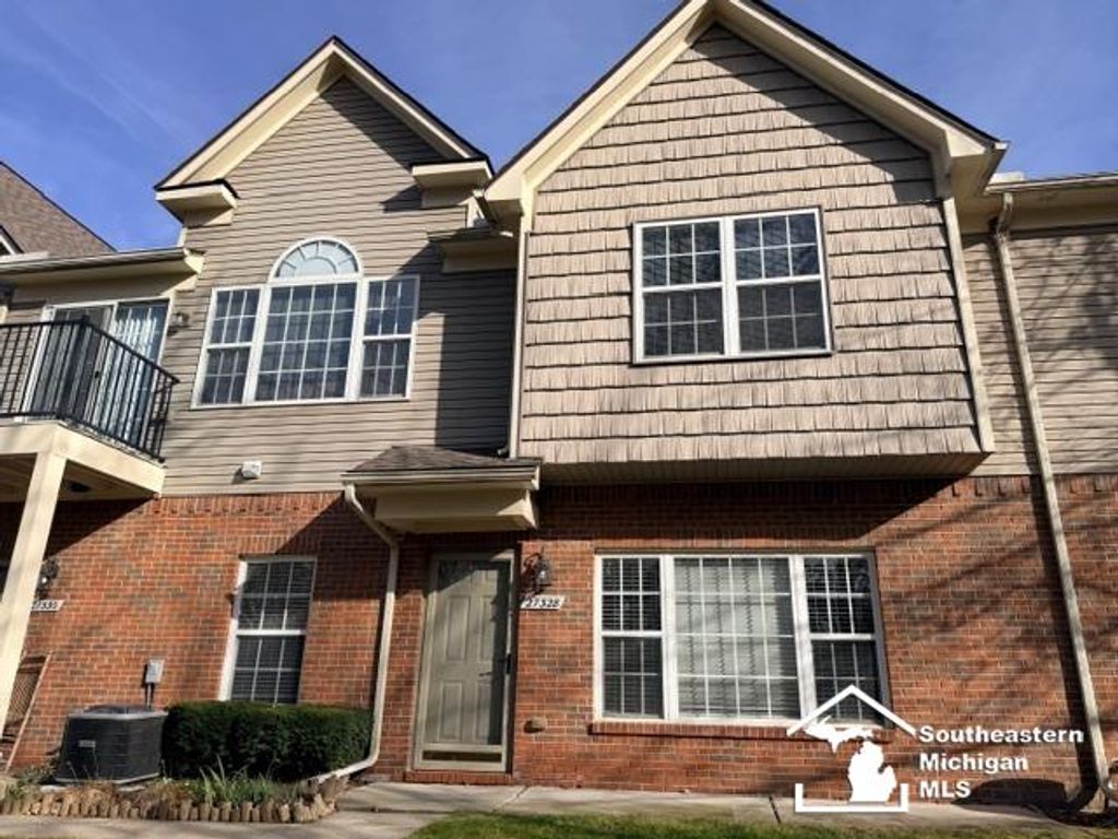 27328 Hidden Oaks Drive, Trenton, MI 48183