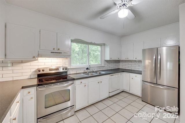 810 Applegate Court, Gastonia, NC 28054