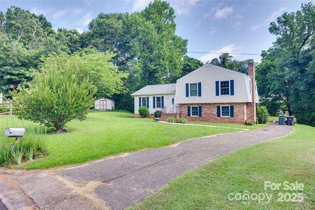 810 Applegate Court, Gastonia, NC 28054