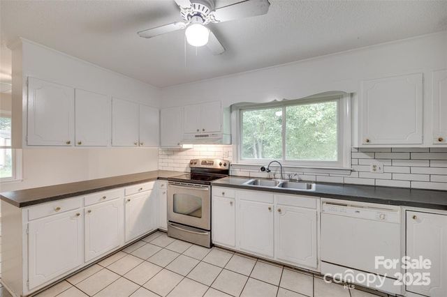 810 Applegate Court, Gastonia, NC 28054