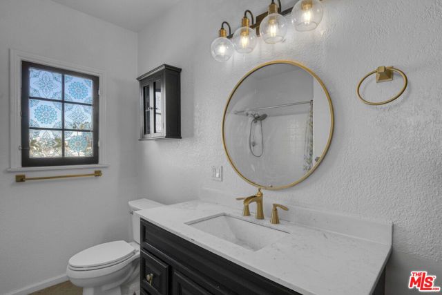 5815 W Olympic Boulevard, Los Angeles, CA 90036