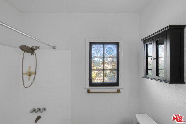 5815 W Olympic Boulevard, Los Angeles, CA 90036