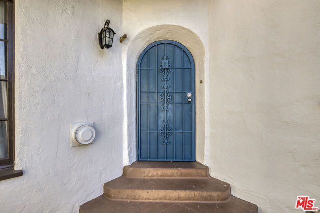 5815 W Olympic Boulevard, Los Angeles, CA 90036