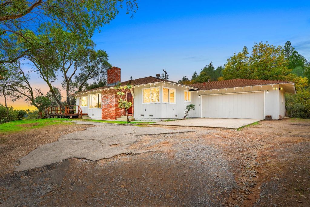 450 Clipper Creek Rd, Auburn, CA 95603