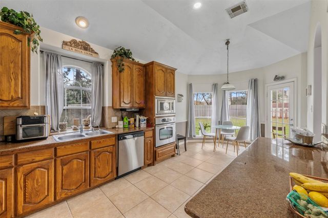 8214 Creekside Willow Court, Tomball, TX 77375