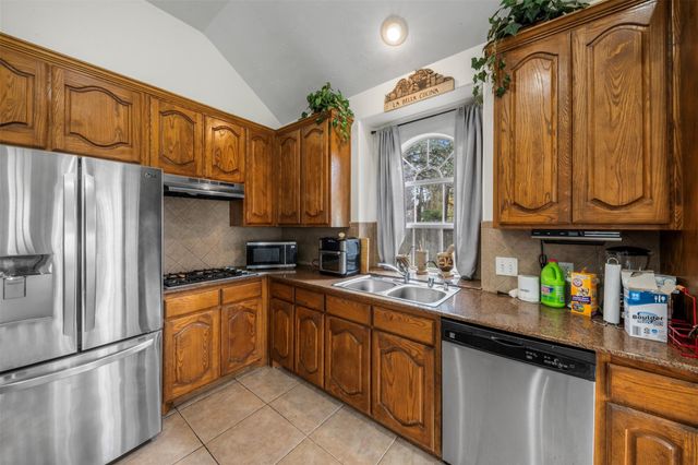 8214 Creekside Willow Court, Tomball, TX 77375