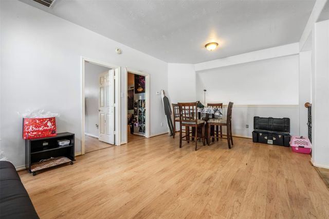 8214 Creekside Willow Court, Tomball, TX 77375