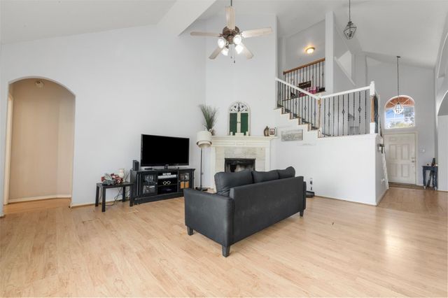 8214 Creekside Willow Court, Tomball, TX 77375