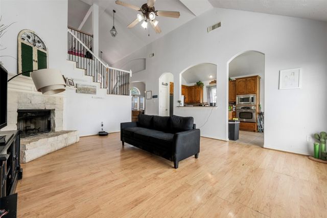 8214 Creekside Willow Court, Tomball, TX 77375