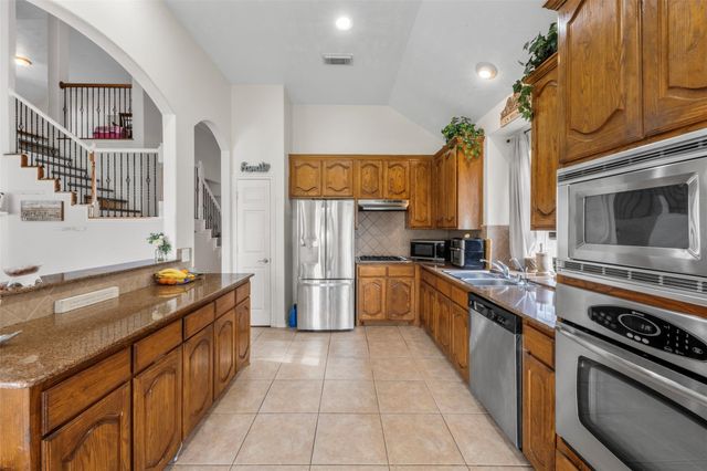 8214 Creekside Willow Court, Tomball, TX 77375