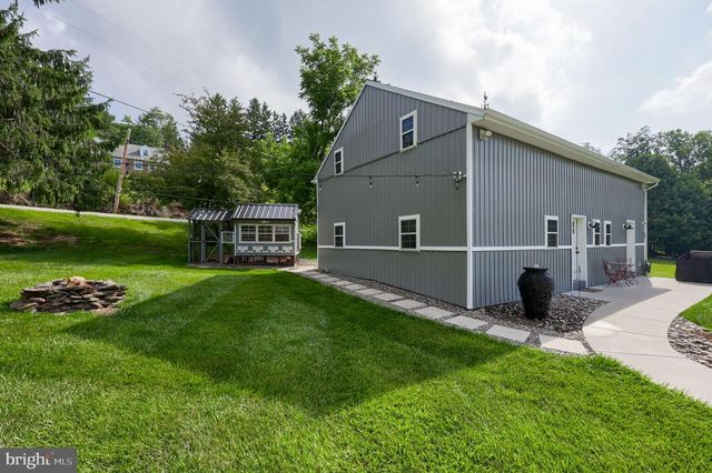 5390 NURSERY RD, Dover, PA 17315
