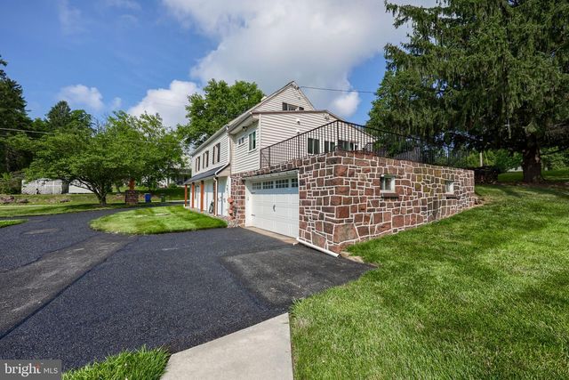 5390 NURSERY RD, Dover, PA 17315