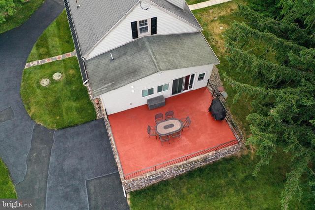 5390 NURSERY RD, Dover, PA 17315