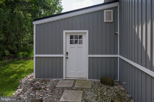 5390 NURSERY RD, Dover, PA 17315