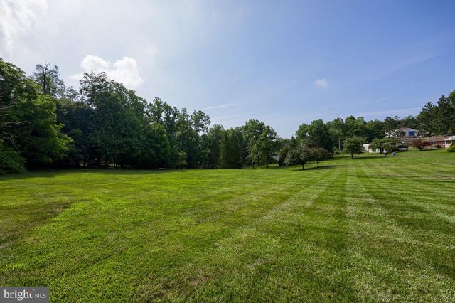 5390 NURSERY RD, Dover, PA 17315