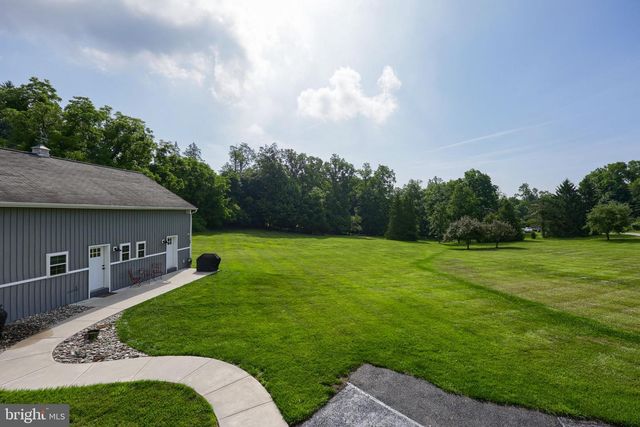 5390 NURSERY RD, Dover, PA 17315