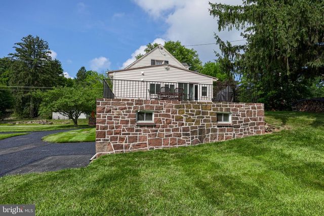 5390 NURSERY RD, Dover, PA 17315