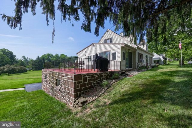 5390 NURSERY RD, Dover, PA 17315