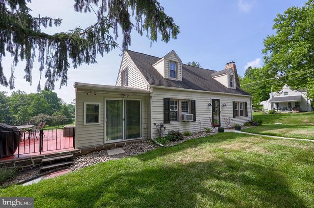 5390 NURSERY RD, Dover, PA 17315