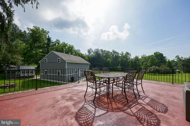 5390 NURSERY RD, Dover, PA 17315