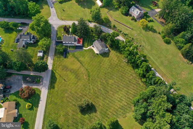 5390 NURSERY RD, Dover, PA 17315