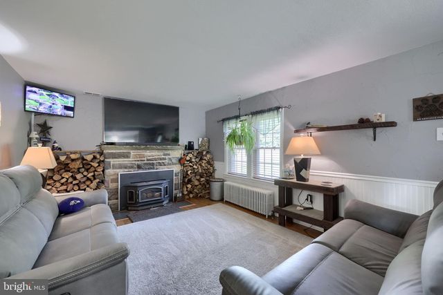 5390 NURSERY RD, Dover, PA 17315