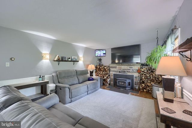 5390 NURSERY RD, Dover, PA 17315