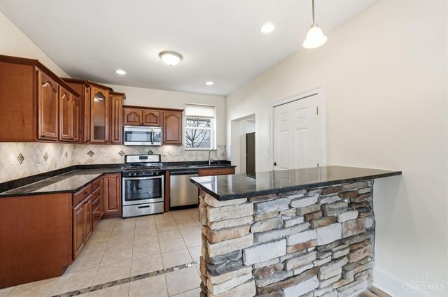 120 W Seventy Second Street, Cincinnati, OH 45216