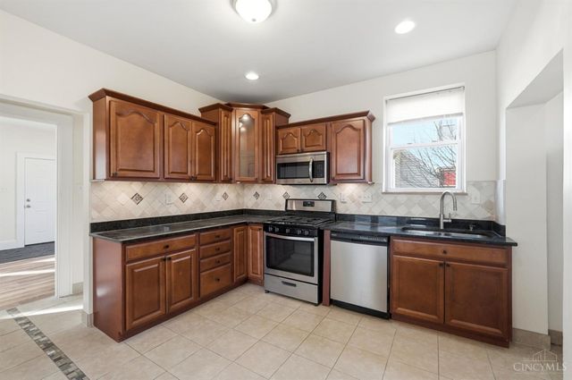 120 W Seventy Second Street, Cincinnati, OH 45216