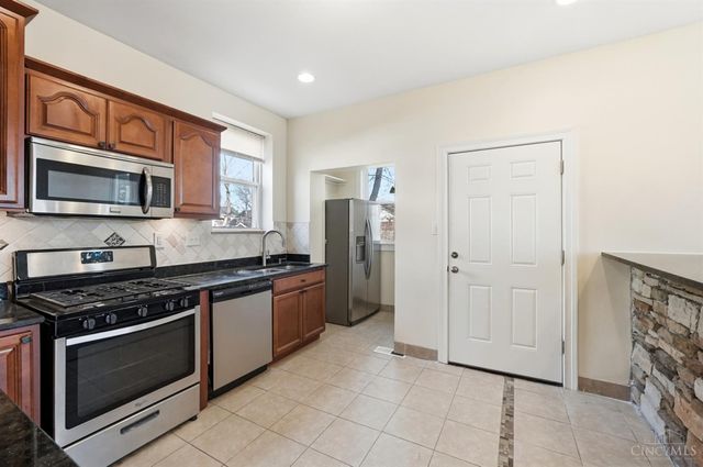 120 W Seventy Second Street, Cincinnati, OH 45216