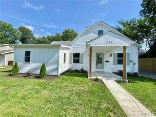 225 E Macoupin Street, Staunton, IL 62088