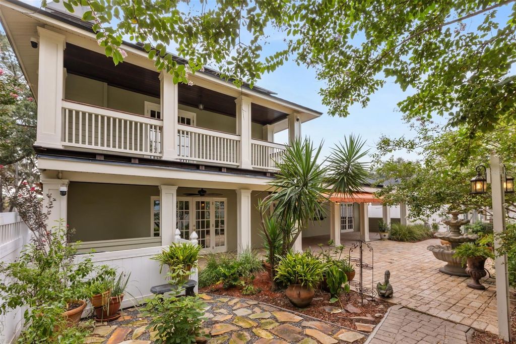 Image 2 of property listing at 900 LENMORE COURT, Orlando, FL 32812
