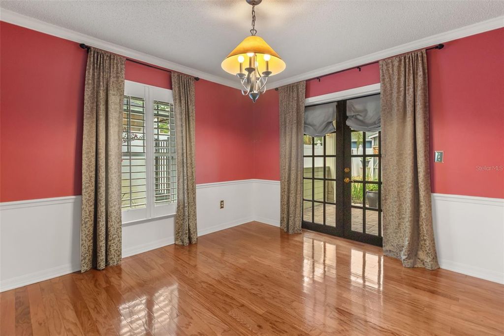 Image 11 of property listing at 900 LENMORE COURT, Orlando, FL 32812