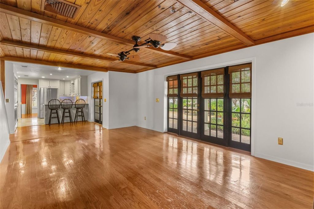 Image 14 of property listing at 900 LENMORE COURT, Orlando, FL 32812