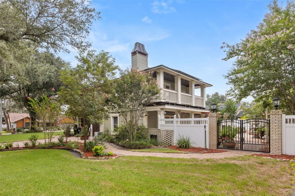 Image 3 of property listing at 900 LENMORE COURT, Orlando, FL 32812