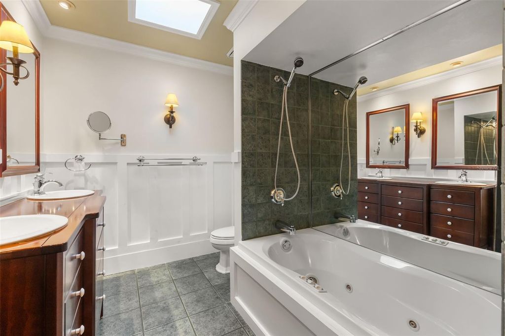 Image 23 of property listing at 900 LENMORE COURT, Orlando, FL 32812