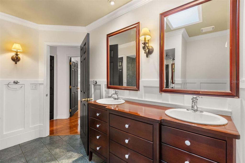 Image 24 of property listing at 900 LENMORE COURT, Orlando, FL 32812