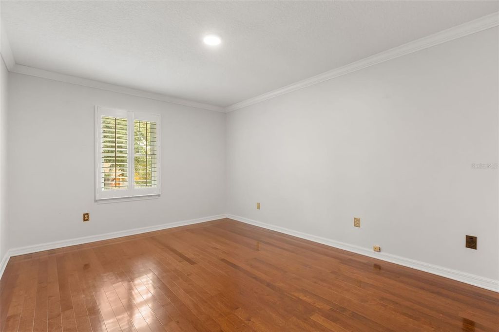 Image 25 of property listing at 900 LENMORE COURT, Orlando, FL 32812