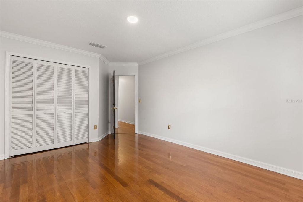 Image 26 of property listing at 900 LENMORE COURT, Orlando, FL 32812