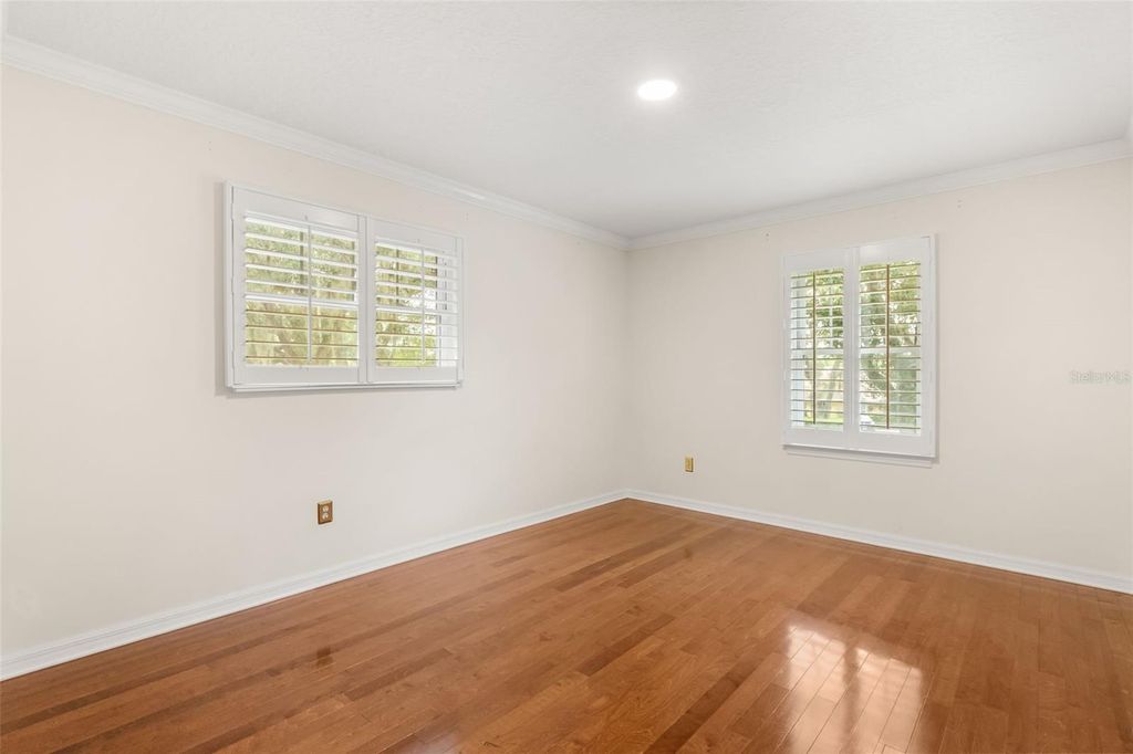 Image 27 of property listing at 900 LENMORE COURT, Orlando, FL 32812
