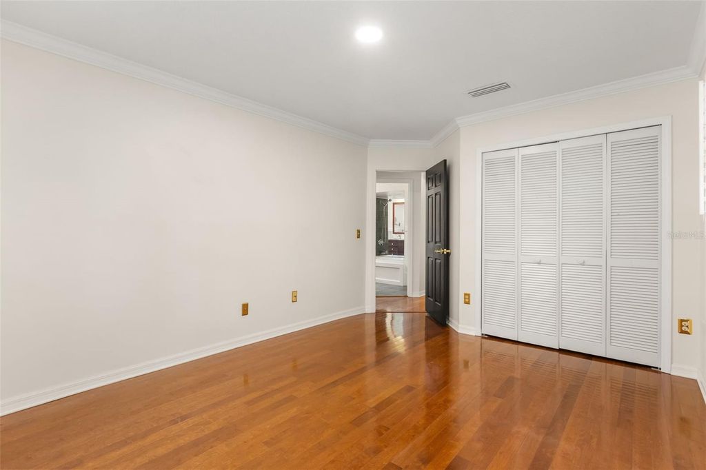 Image 28 of property listing at 900 LENMORE COURT, Orlando, FL 32812